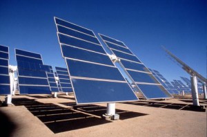Photo of heliostats: polished, sun-tracking mirrors [source: Internet] 